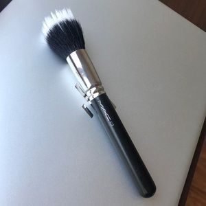 ORIGINAL MAC 187 Duo Fibre Face Brush